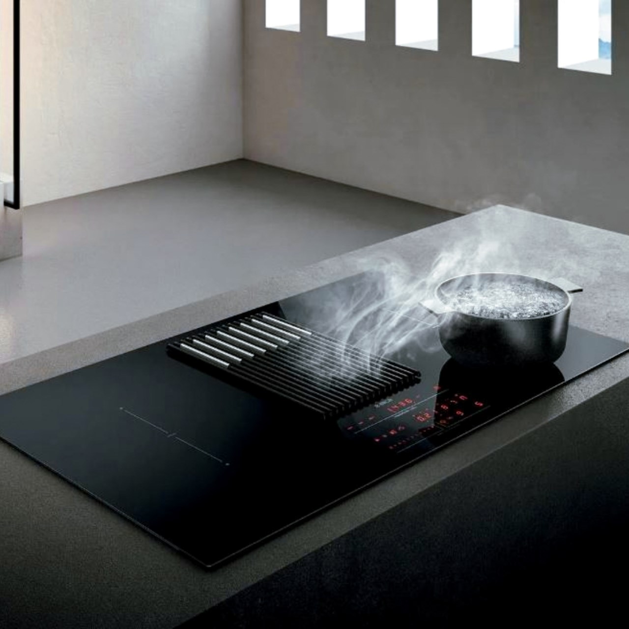 piano ad induzione con pentola