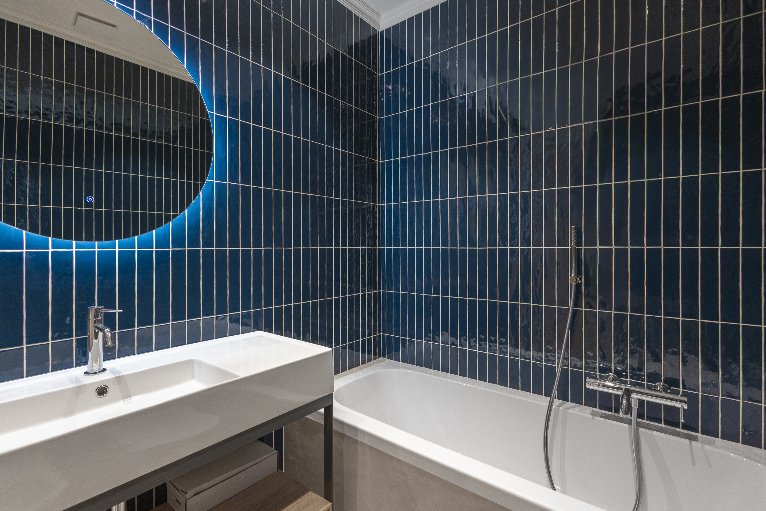 Specchio bagno blu