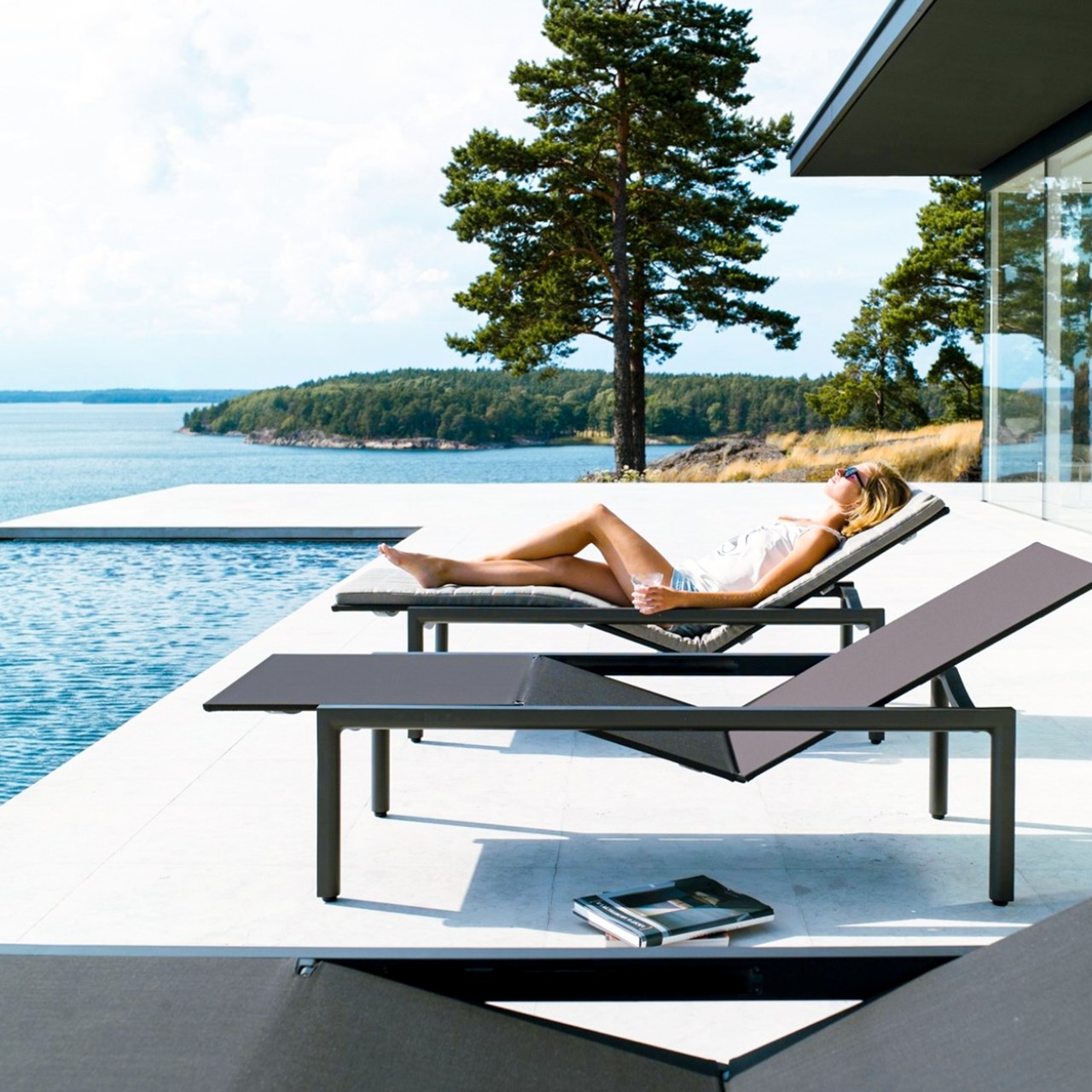 sedie da sdraio bordo piscina